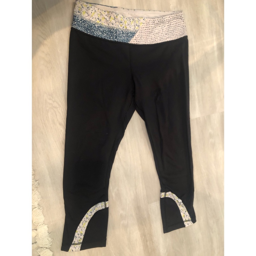 Lululemon crop leggings size 6 floral